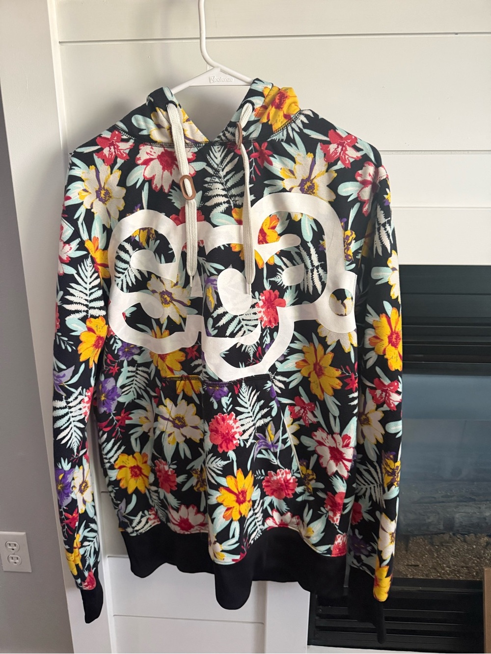 Saga floral trending heavy Floral Graphic Hoodie Black Multi color size Medium
